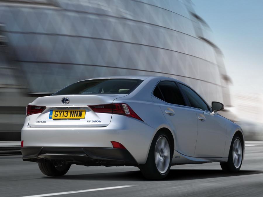  Lexus IS300h 2013 года  (UK) (фото 10 из 12)